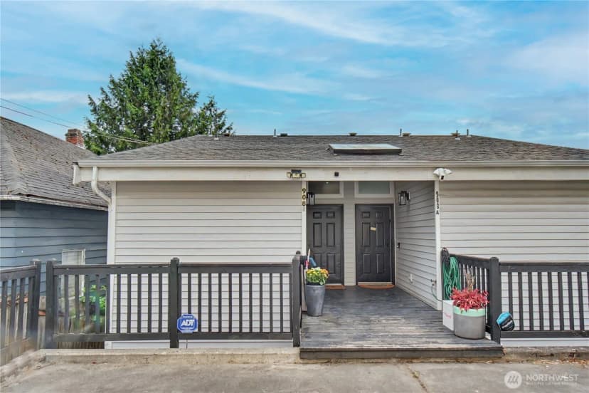 Property photo for 908 Hiawatha Place S #b, Seattle