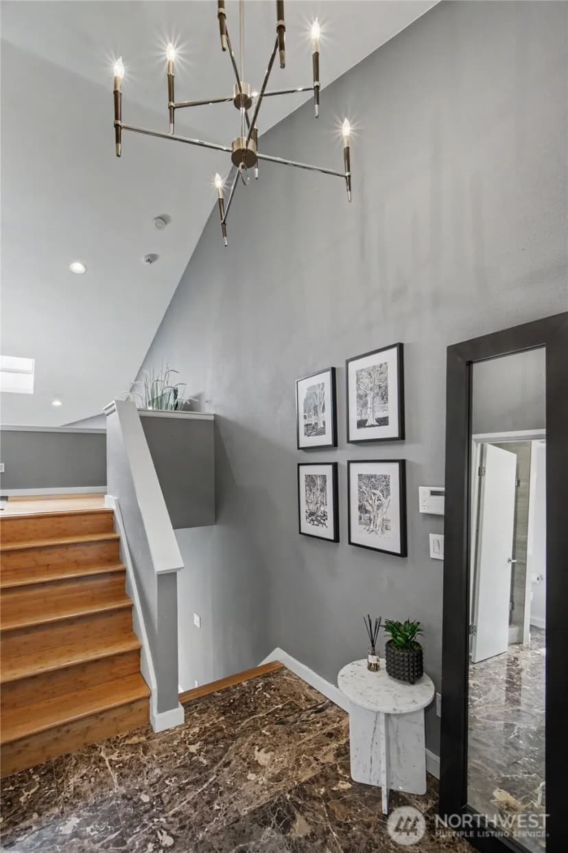 Property photo for 908 Hiawatha Place S #b, Seattle photo 12