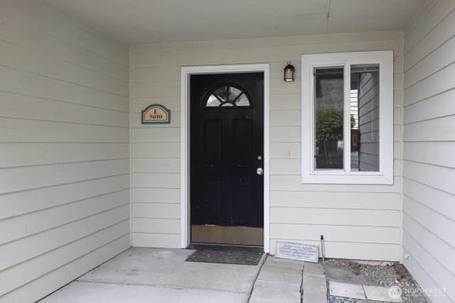 Property photo for 5010 168th Street Sw #e, Lynnwood photo 2