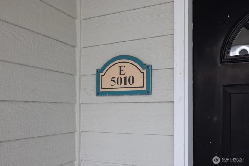 Property photo for 5010 168th Street Sw #e, Lynnwood photo 3