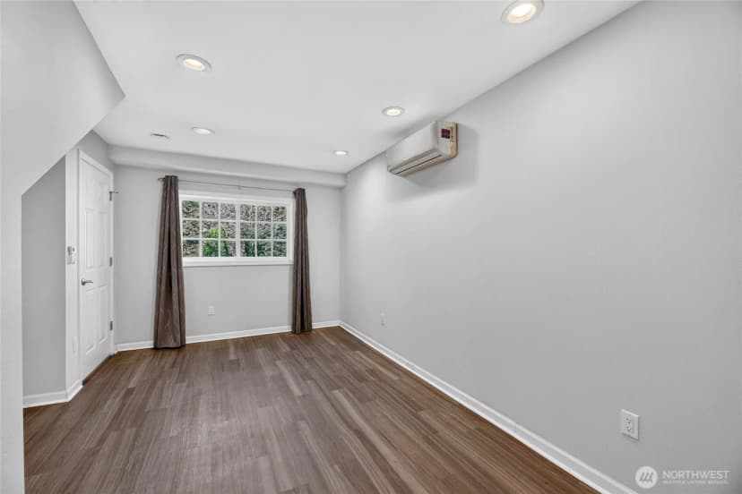 Property photo for 6704 23rd Avenue Sw, Seattle photo 23