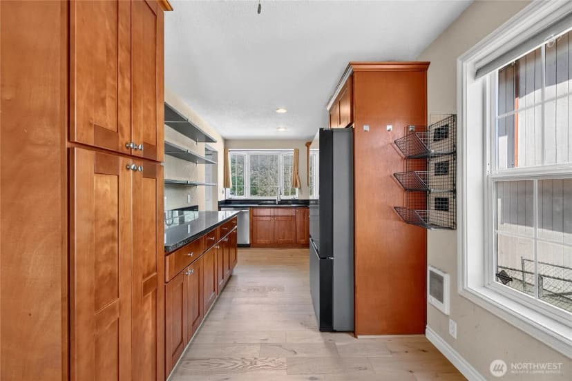 Property photo for 6704 23rd Avenue Sw, Seattle photo 6