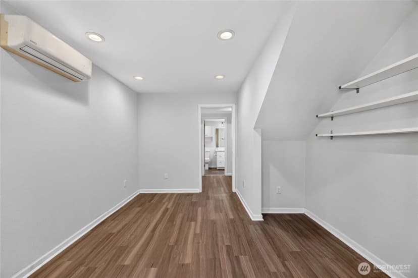 Property photo for 6704 23rd Avenue Sw, Seattle photo 24