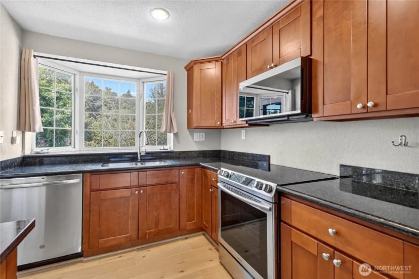 Property photo for 6704 23rd Avenue Sw, Seattle photo 4