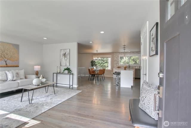 Property photo for 2025 Edmonds Avenue Ne, Renton photo 3