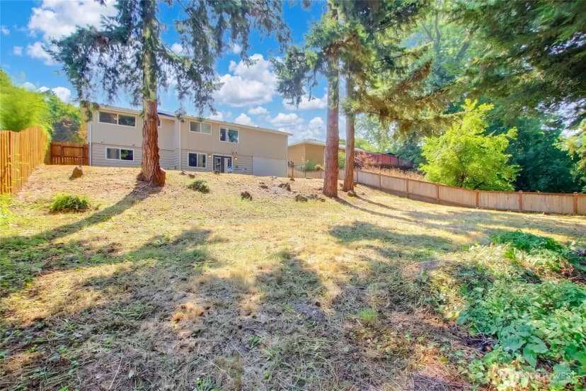 Property photo for 2025 Edmonds Avenue Ne, Renton photo 32