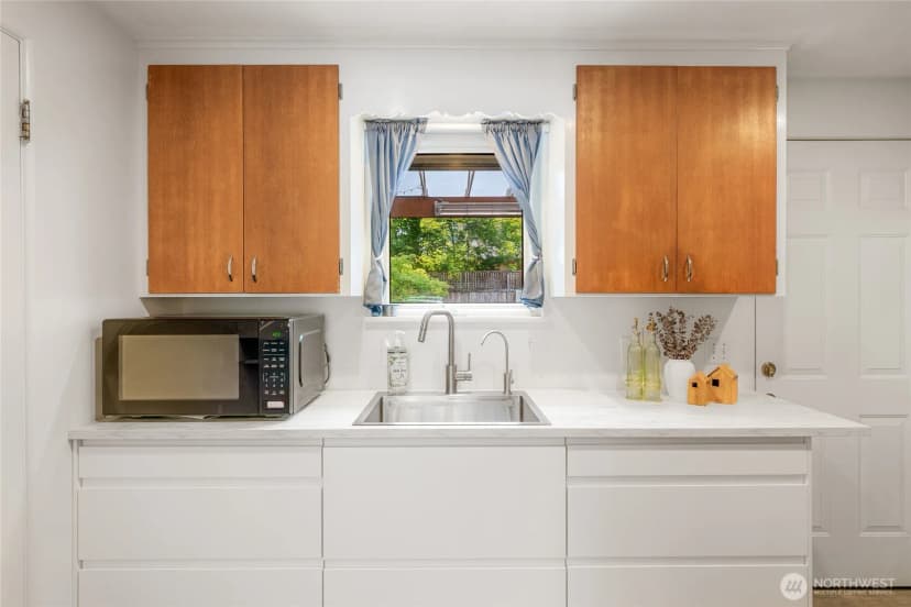 Property photo for 7025 25th Avenue Ne, Seattle photo 9