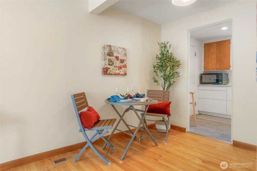 Property photo for 7025 25th Avenue Ne, Seattle photo 6
