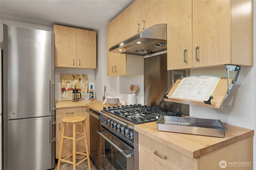 Property photo for 7025 25th Avenue Ne, Seattle photo 10
