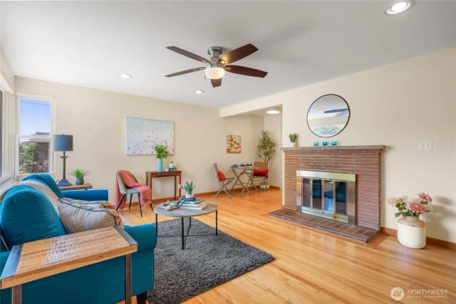 Property photo for 7025 25th Avenue Ne, Seattle photo 2