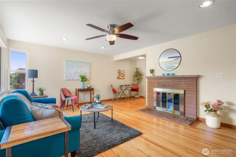 Property photo for 7025 25th Avenue Ne, Seattle photo 2