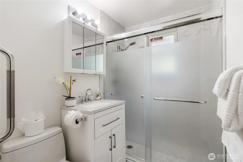 Property photo for 7025 25th Avenue Ne, Seattle photo 14