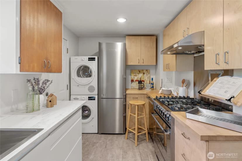 Property photo for 7025 25th Avenue Ne, Seattle photo 8