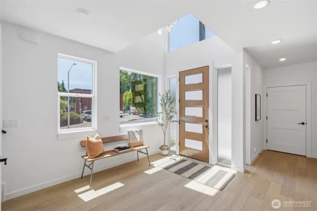 Property photo for 5720 Ne 65th Street, Seattle photo 3