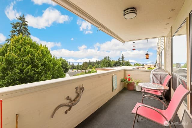 Property photo for 1130 5th Avenue S #201, Edmonds photo 2