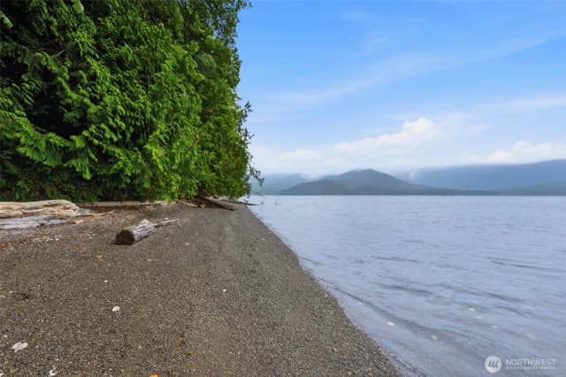 Property photo for 6607 Crimson Sky Loop Nw, Seabeck photo 4