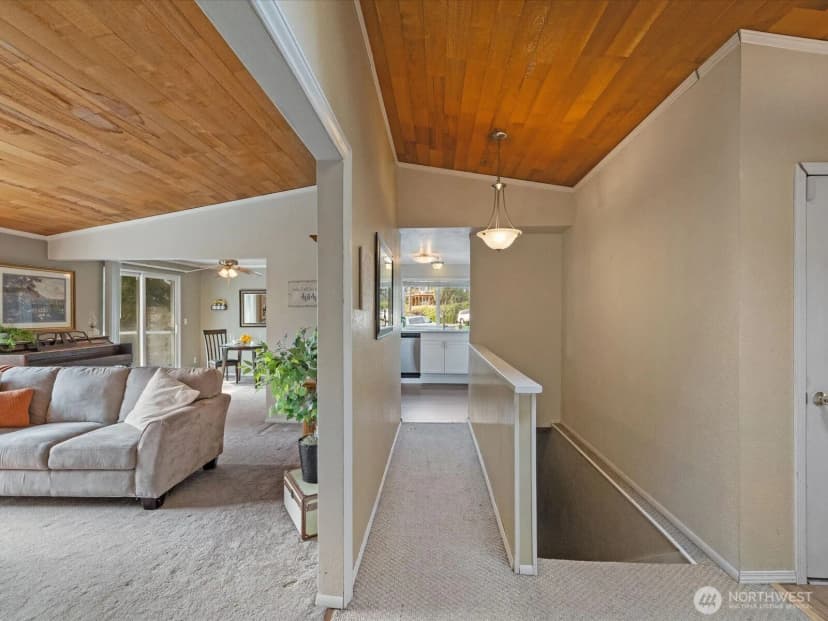 Property photo for 10830 Lake View Drive, Lake Stevens photo 22