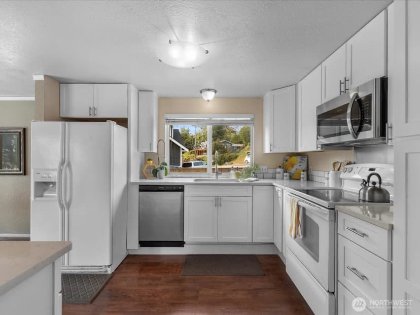 Property photo for 10830 Lake View Drive, Lake Stevens photo 14