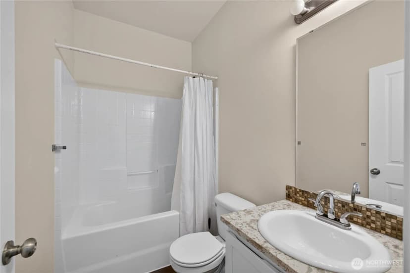 Property photo for 1477 W Gateway Heights Loop, Sedro Woolley photo 21