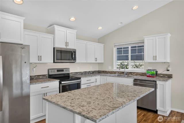 Property photo for 1477 W Gateway Heights Loop, Sedro Woolley photo 4