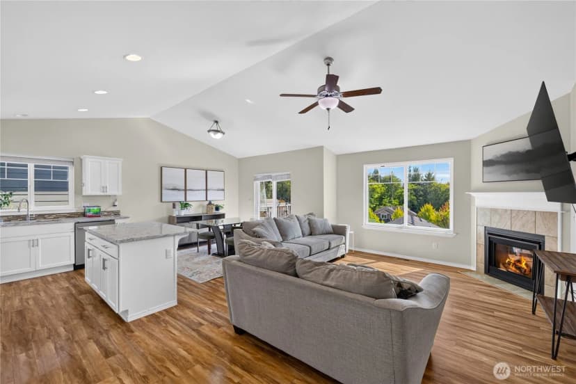 Property photo for 1477 W Gateway Heights Loop, Sedro Woolley photo 10