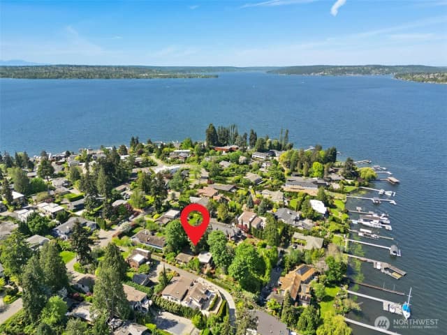 Property photo for 4442 95th Avenue Ne, Bellevue photo 2
