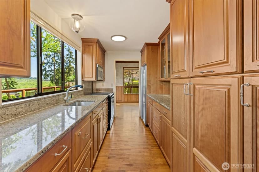 Property photo for 4442 95th Avenue Ne, Bellevue photo 12