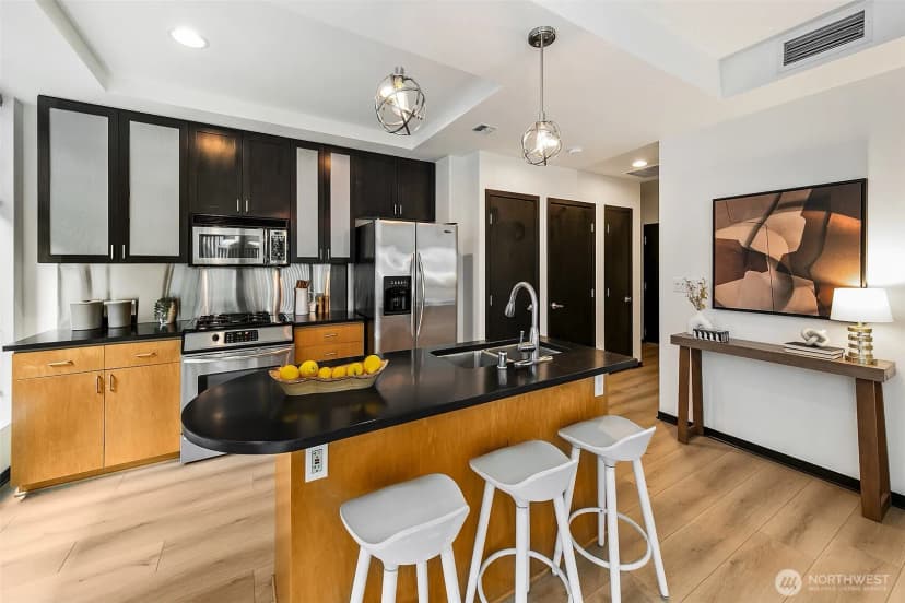 Property photo for 2716 Elliott Avenue #605, Seattle photo 9