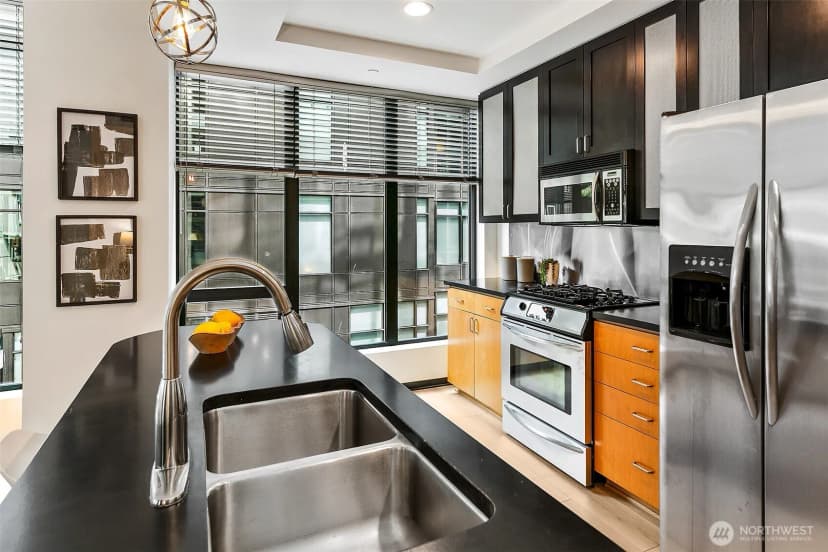 Property photo for 2716 Elliott Avenue #605, Seattle photo 8