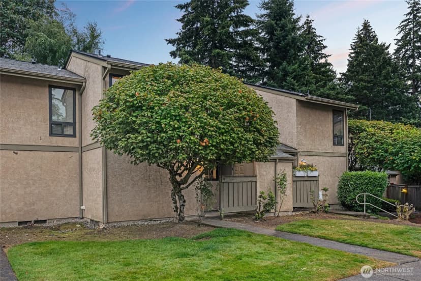 Property photo for 10053 Ne 138th Place #f5, Kirkland photo 35