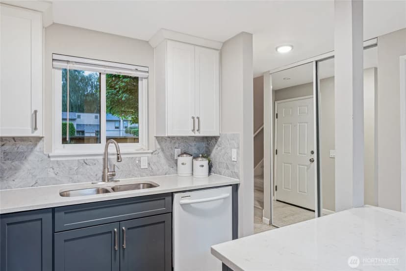 Property photo for 10053 Ne 138th Place #f5, Kirkland photo 7