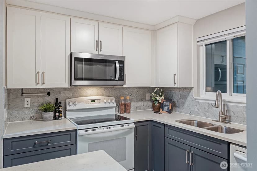 Property photo for 10053 Ne 138th Place #f5, Kirkland photo 4