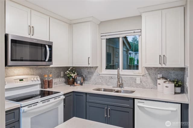 Property photo for 10053 Ne 138th Place #f5, Kirkland photo 2