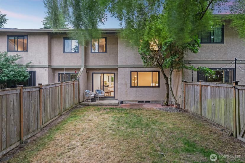 Property photo for 10053 Ne 138th Place #f5, Kirkland photo 32