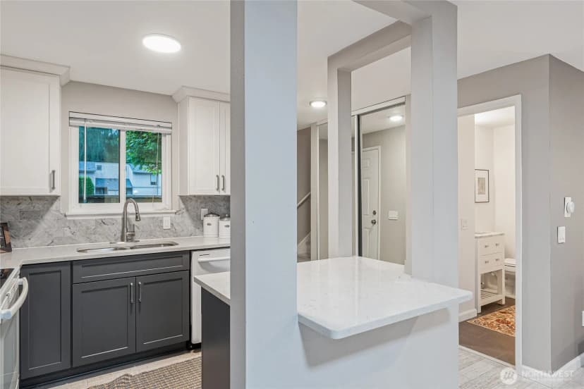 Property photo for 10053 Ne 138th Place #f5, Kirkland photo 6