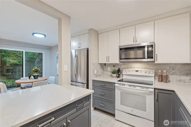 Property photo for 10053 Ne 138th Place #f5, Kirkland photo 3