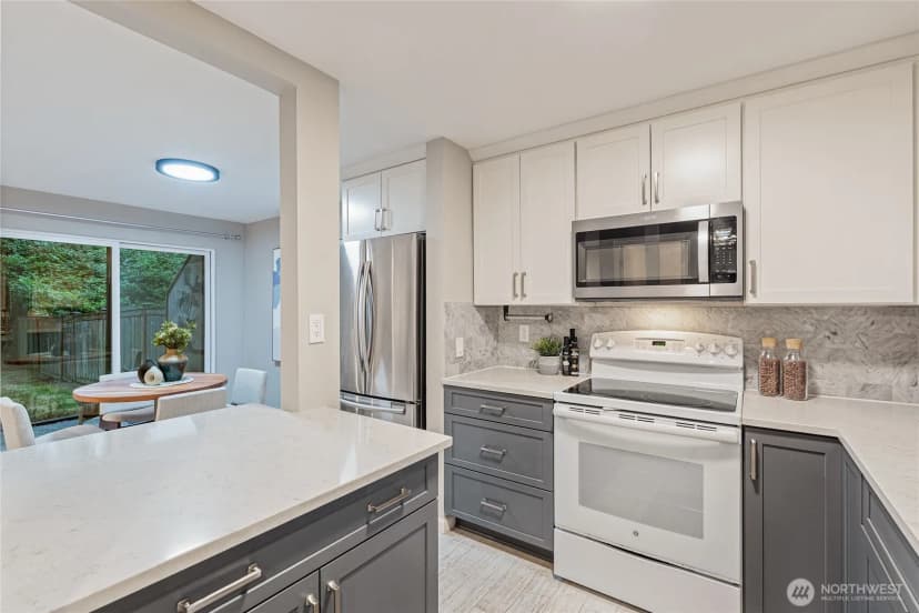 Property photo for 10053 Ne 138th Place #f5, Kirkland photo 3