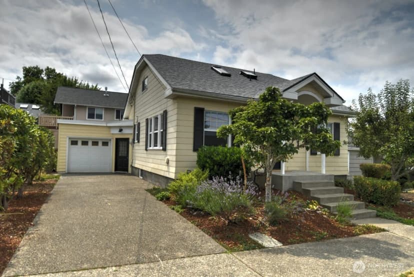Property photo for 921 5th Avenue Se, Olympia photo 2