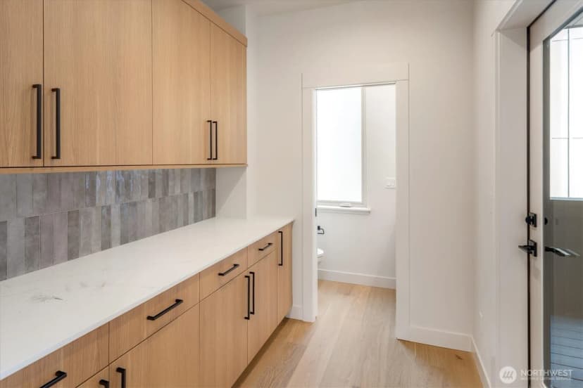 Property photo for 18032 - B Sunnyside Avenue N, Shoreline photo 9