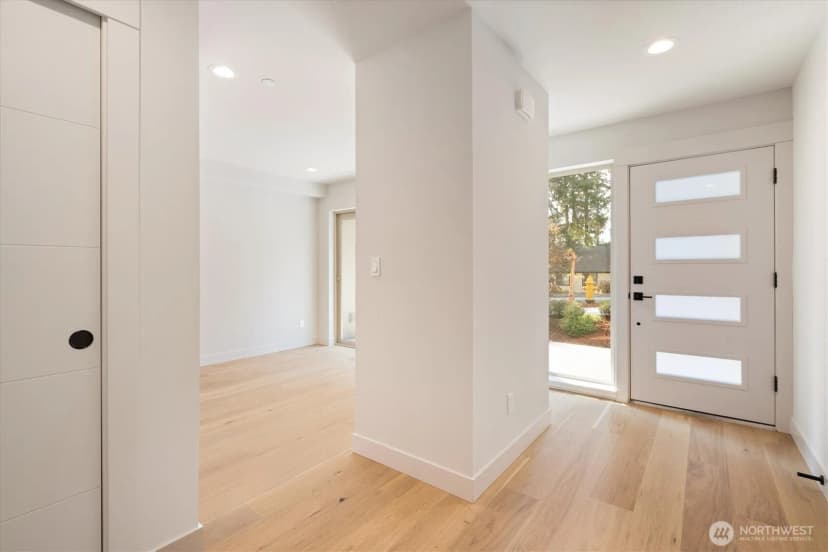 Property photo for 18032 - B Sunnyside Avenue N, Shoreline photo 3
