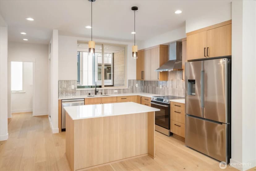 Property photo for 18032 - B Sunnyside Avenue N, Shoreline photo 7