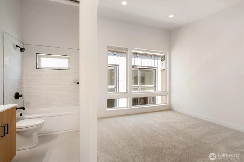 Property photo for 18032 - B Sunnyside Avenue N, Shoreline photo 14