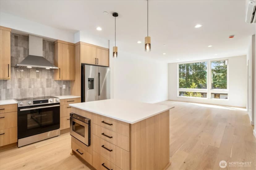 Property photo for 18032 - B Sunnyside Avenue N, Shoreline photo 6