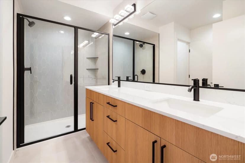 Property photo for 18032 - B Sunnyside Avenue N, Shoreline photo 13