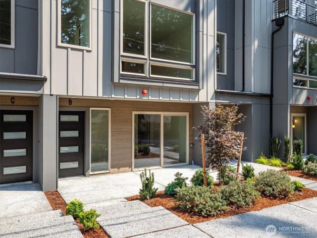 Property photo for 18032 - B Sunnyside Avenue N, Shoreline photo 2