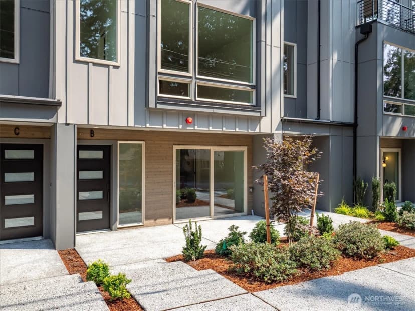 Property photo for 18032 - B Sunnyside Avenue N, Shoreline photo 2