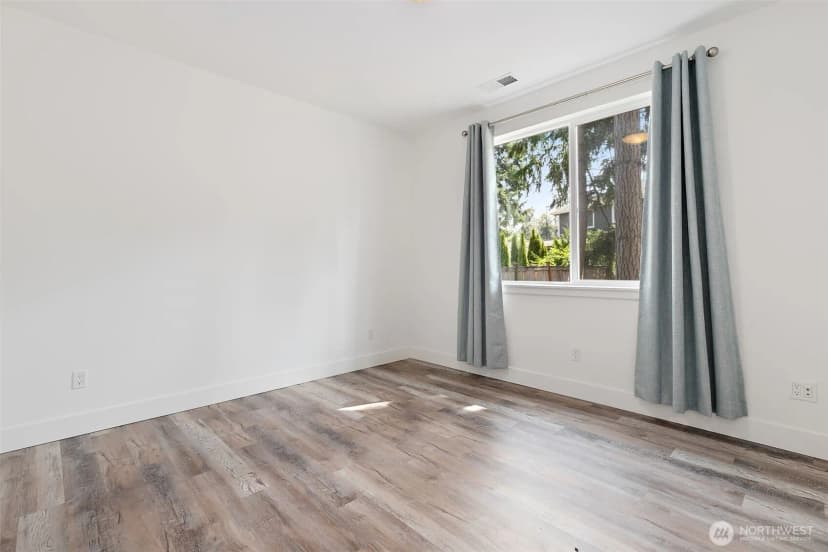 Property photo for 4913 Ne 1st Street, Renton photo 16