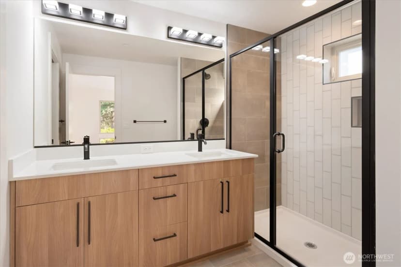 Property photo for 18032 - C Sunnyside Avenue N, Shoreline photo 14