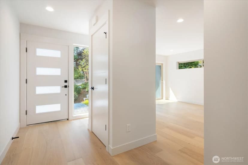 Property photo for 18032 - C Sunnyside Avenue N, Shoreline photo 3