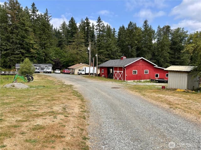 Property photo for 38519 Eatonville Cut Off Road E, Eatonville photo 2